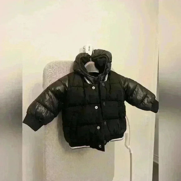 Baby Gap bundle 1 Gap jacket, 2 sweatshirts - size 6-9  mts - like new - Picture 2 of 7